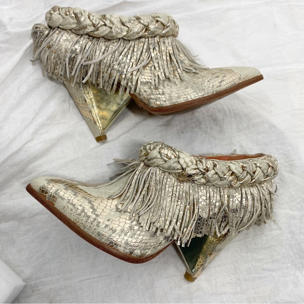 FEMMES SANS PEUR Astra fringe cream boa ankle boots